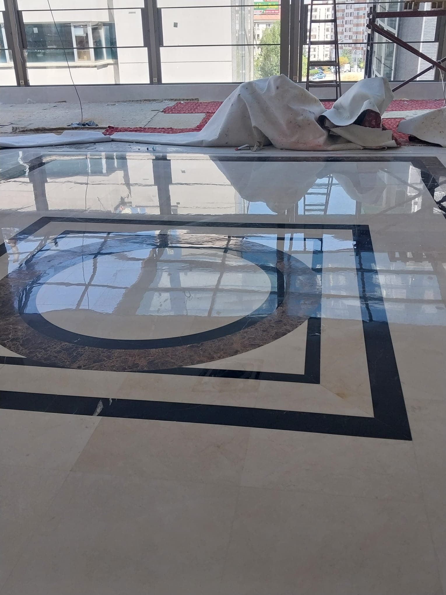 Kristalize uygulanmış otel giriş zemini
